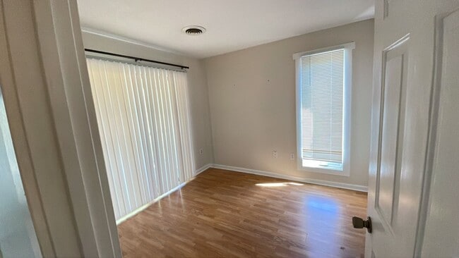 Building Photo - 1 bed 1bath condo in Cobblestone
