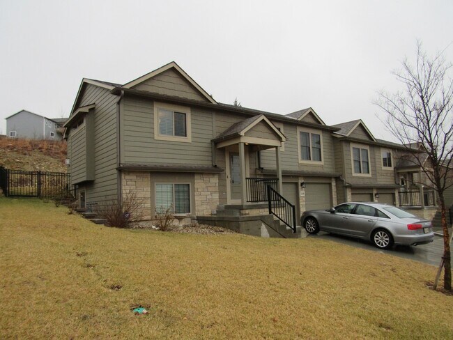 Building Photo - Cozy West Side Home + 2 Car Garage + Stain...
