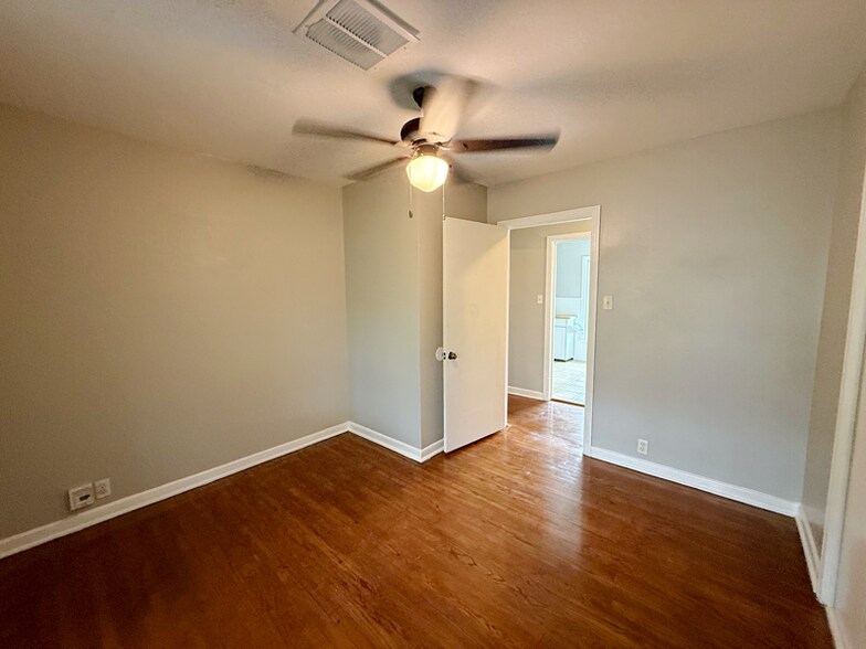 Building Photo - 419 Westhill Pl