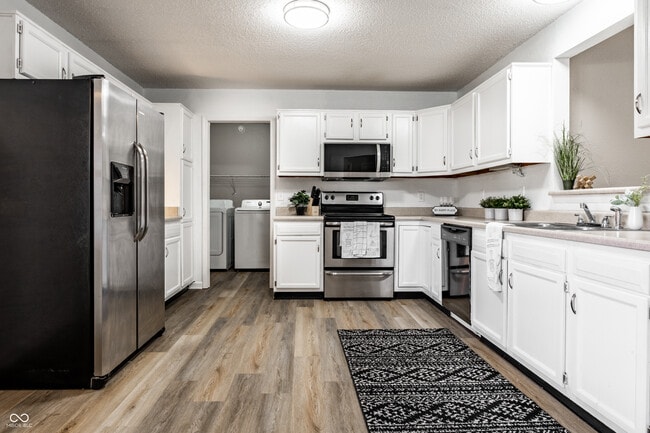 Building Photo - 10513 Blue Springs Ln