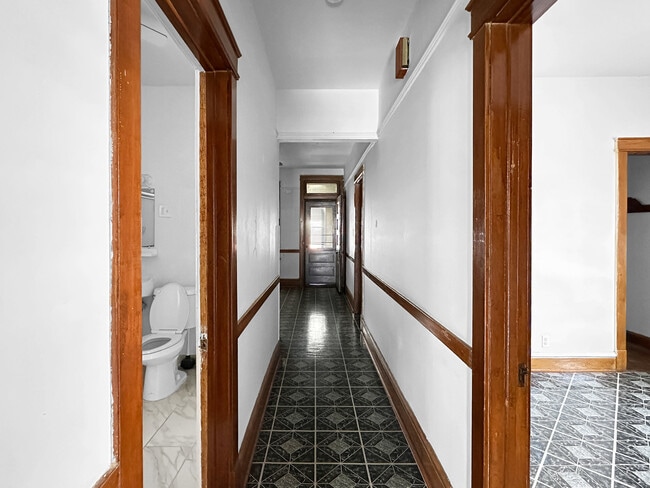 Building Photo - 1654 N Karlov Ave