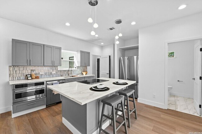 Building Photo - 117 Carle Ave
