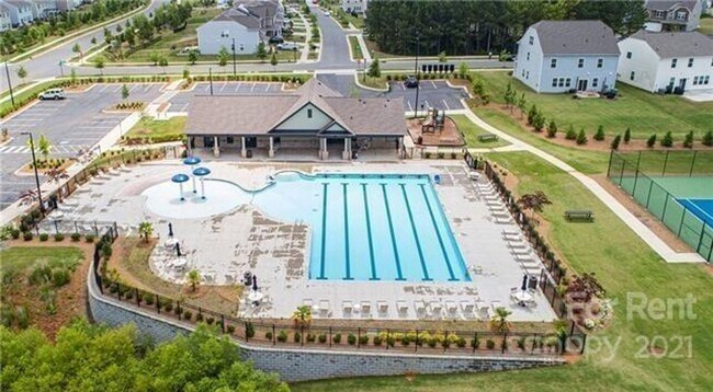 Building Photo - Very New 5 Bedroom 3 full baths in Steele Creek