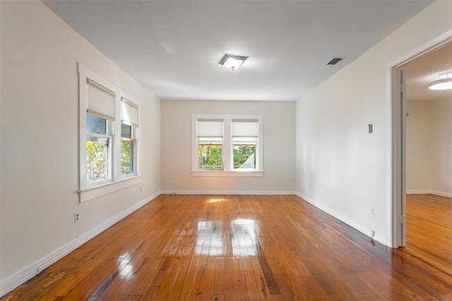 Building Photo - 1008 W Powhatan Ave