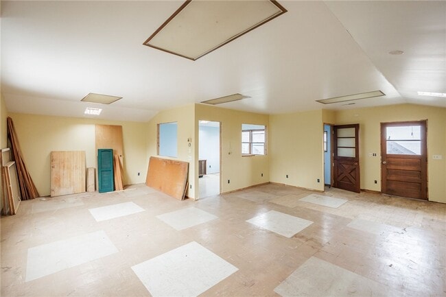 Building Photo - 200 Lakeshore Dr