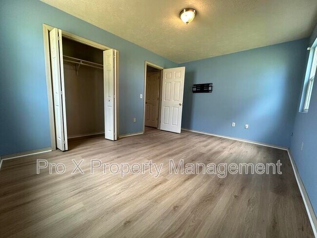 Building Photo - 121 Elm St