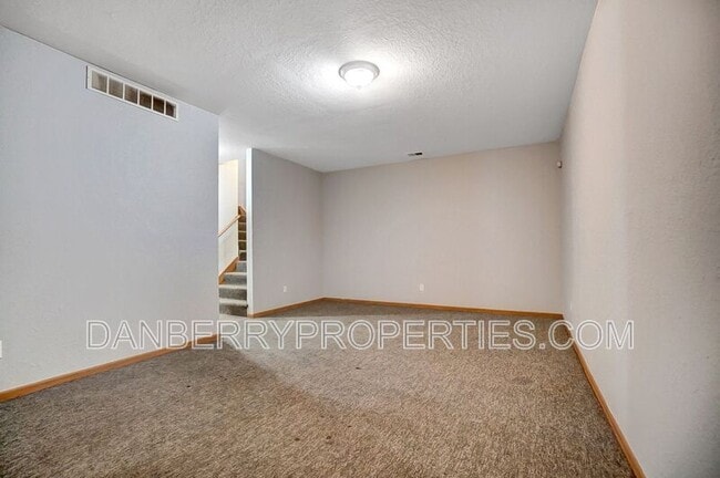 Building Photo - 1113 N Byrne Rd