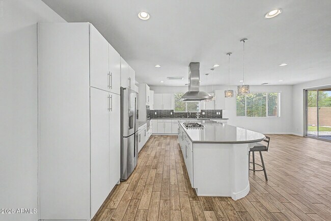 Building Photo - 15912 W Sierra St