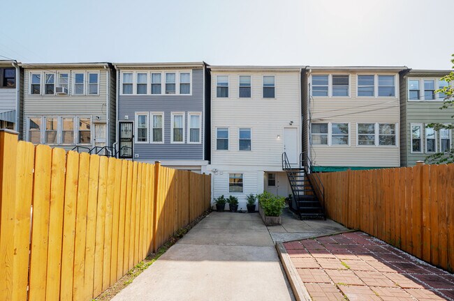 Building Photo - 2726 10th St NE