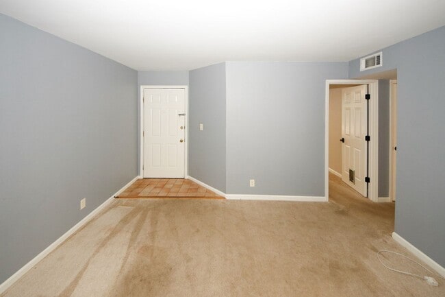 Building Photo - Secluded Community Near The Perimeter Mall