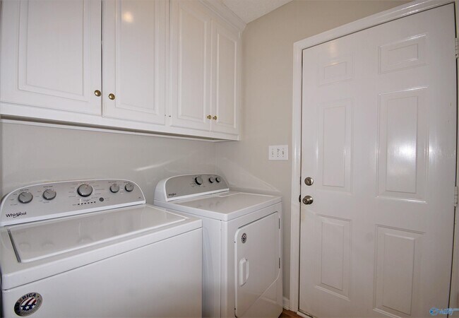 Building Photo - 115 Markum Ln