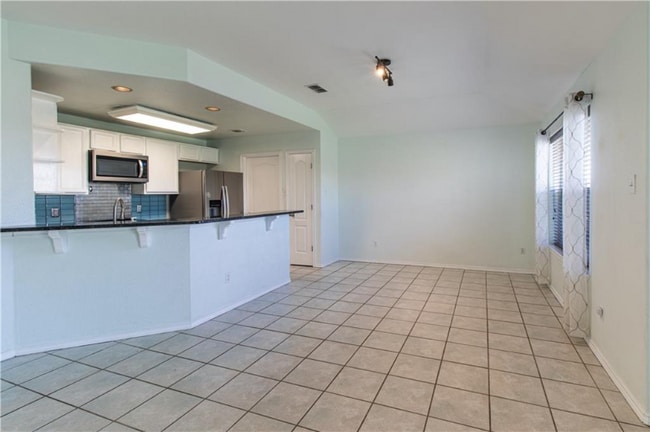 Building Photo - 16049 Treebine Dr