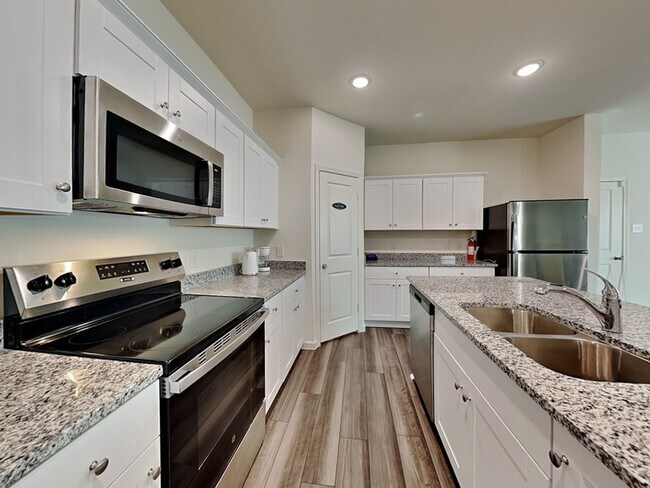 Building Photo - 14141 Emeric St