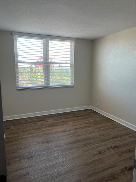 Building Photo - 5701 Bahia Del Mar Cir N