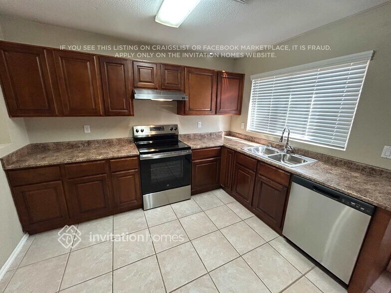 Building Photo - 8315 W Clear Stream Dr