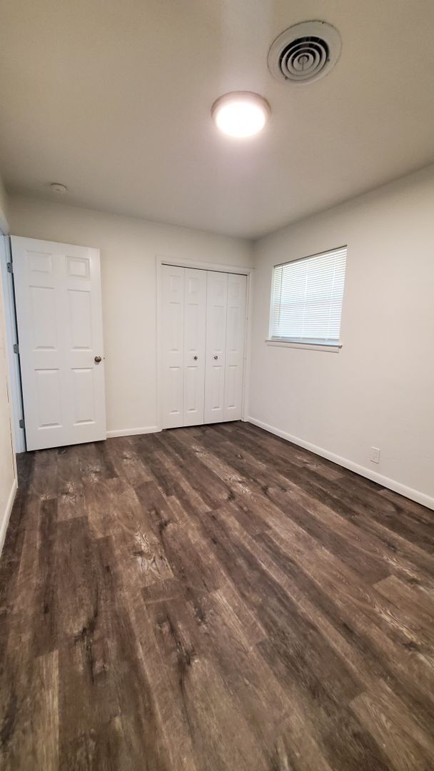 Building Photo - 2018 Cherokee Ln