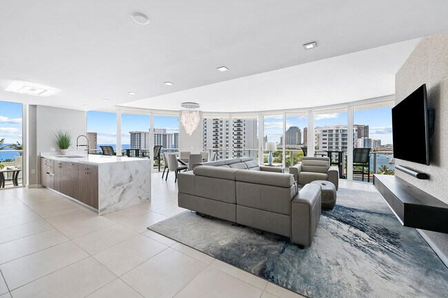 Building Photo - 401 N Birch Rd