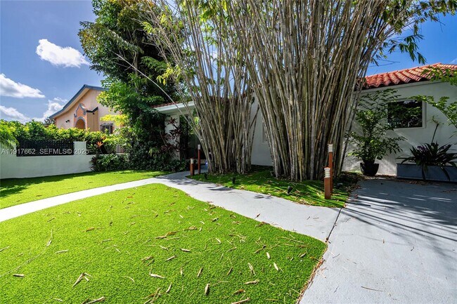 Building Photo - 1360 SW 16th St