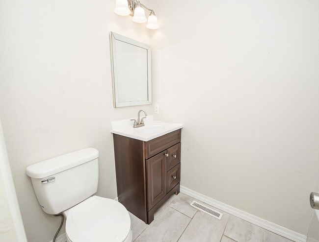 Building Photo - Privacy Fenced, 3 bed 3 bath in South Spri...