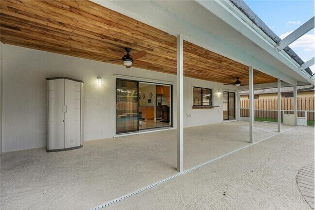 Building Photo - 614 Azure Ave