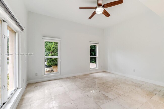 Building Photo - 184 Paloma Dr