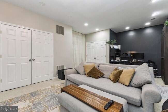 Building Photo - 46738 Oakmere Terrace