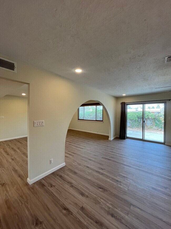 Building Photo - 10713 Hagen Rd NE