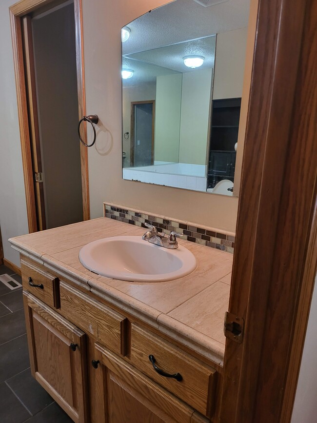 Building Photo - 14449 Hollow Park Ln