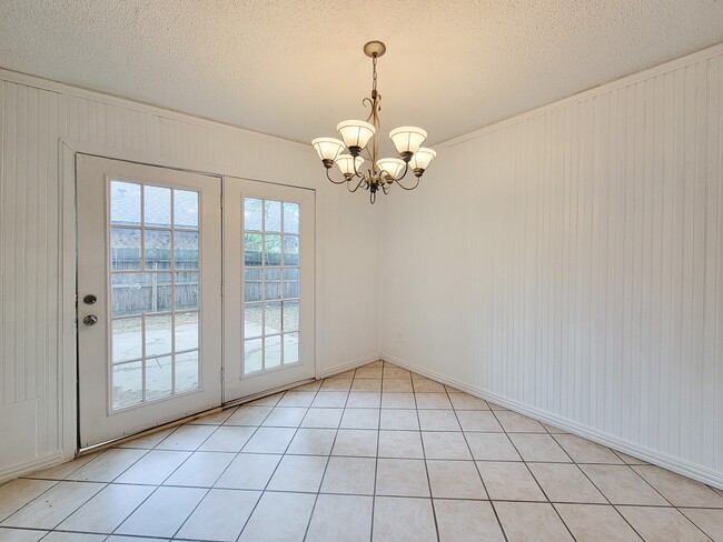 Building Photo - 2710 Quail Creek Dr