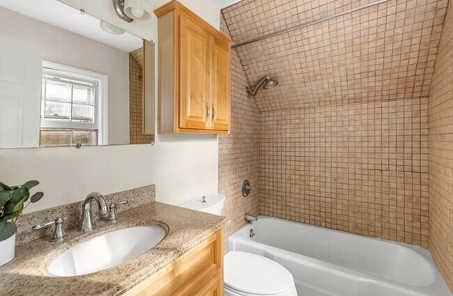 Building Photo - 6 Wells Ave