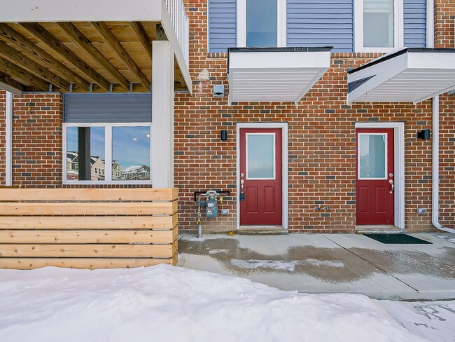 Building Photo - Introducing a stunning 3 bedroom, 2.5 bath...