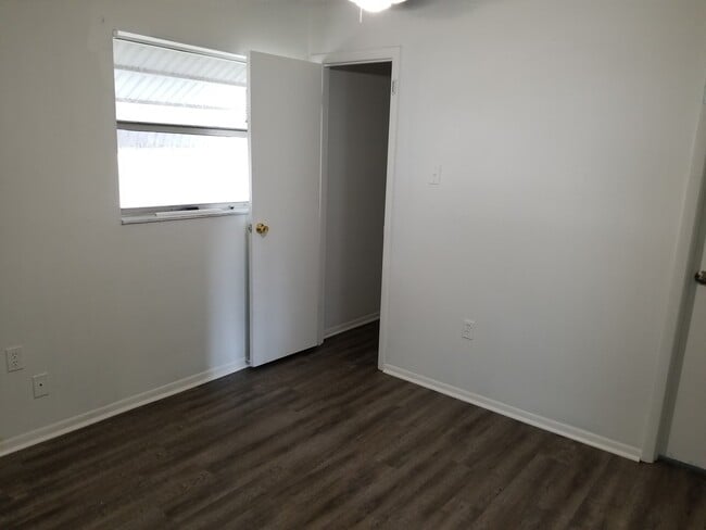 Building Photo - Southwest Winter Haven Three-Bedroom Home