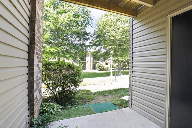 Building Photo - 1 Bed, 1 Bath Condo In Desirable Blue Bell Community!