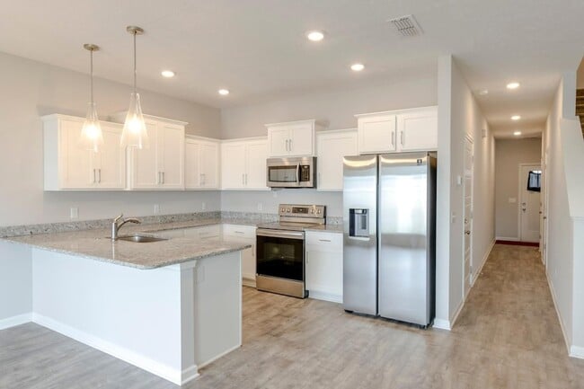 Building Photo - 4327 Doral Dr