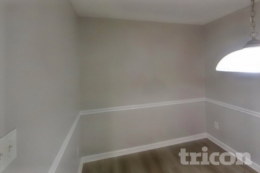 Building Photo - 1563 Little Creek Dr