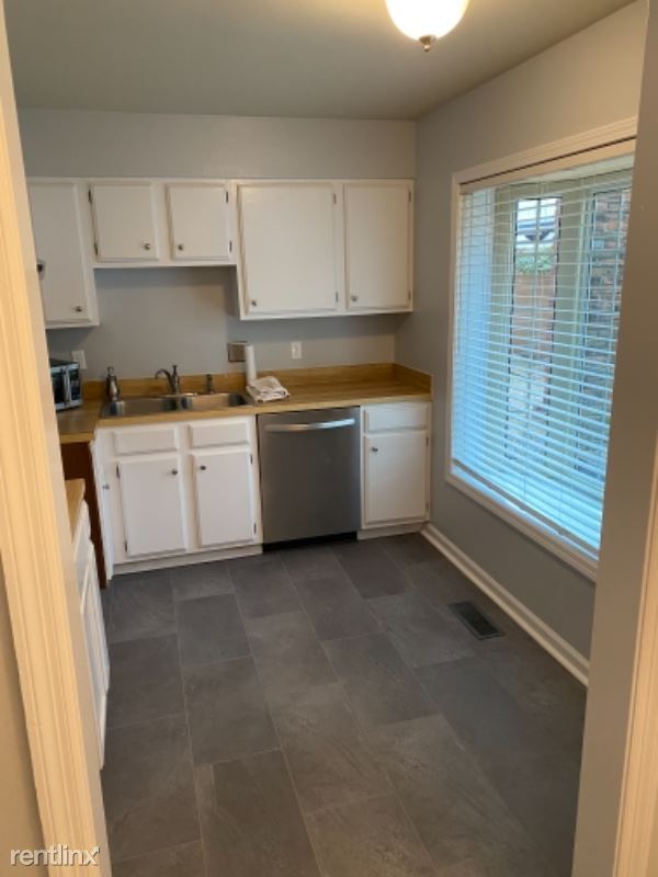 Building Photo - 2 br, 1.5 bath Townhome - 27 Kingsbridge Way