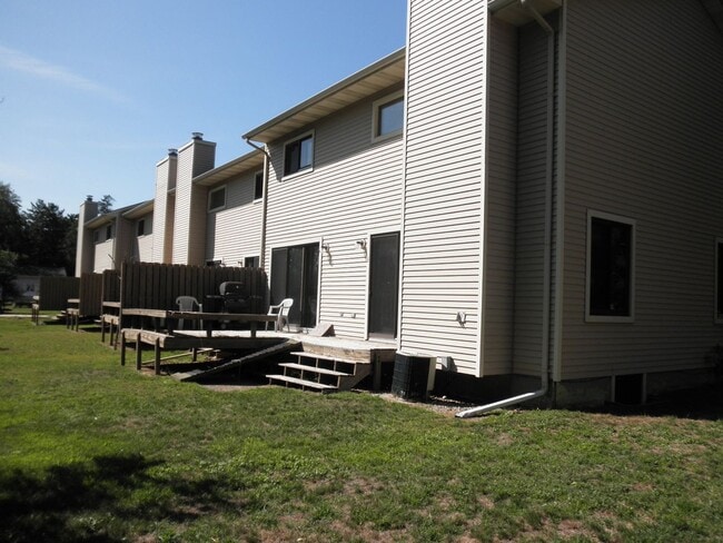 Building Photo - 3203 Eau Claire Ave