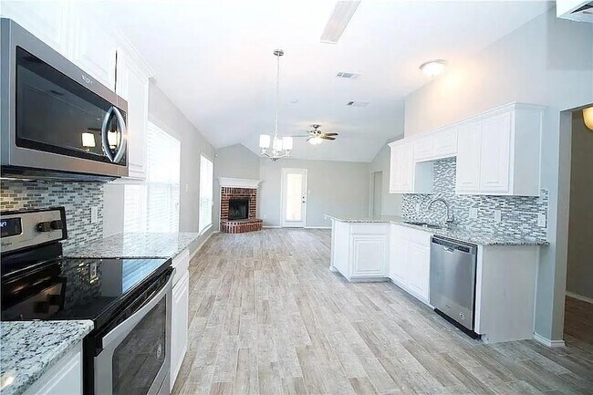 Building Photo - 4926 Brazoswood Cir