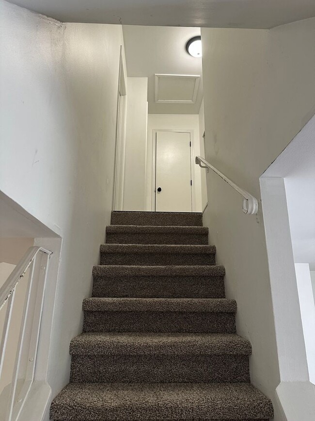 Building Photo - 414 Myrtlewood Cir