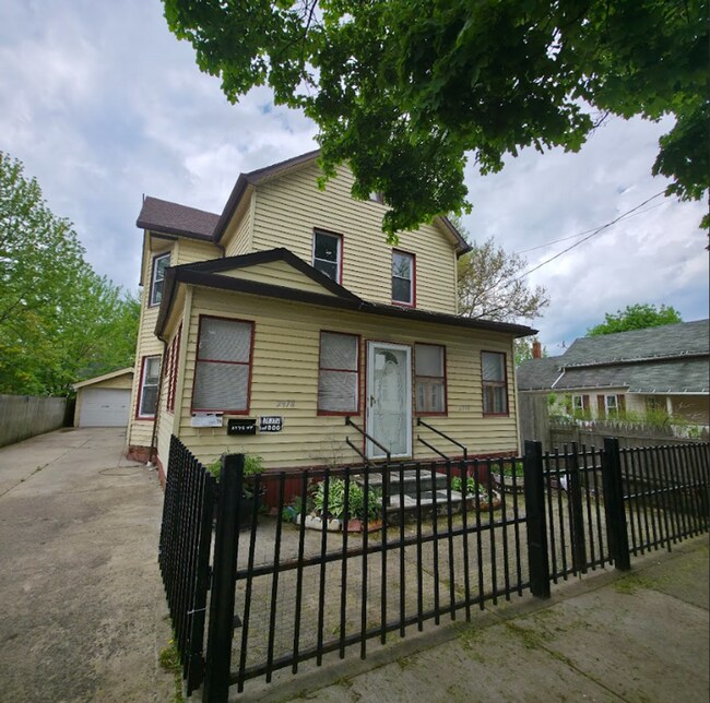 Primary Photo - 2978-2978 W 32nd St