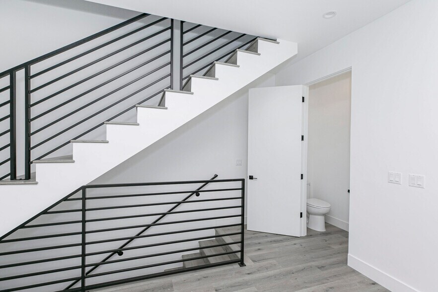 Building Photo - 10851 1/2 Otsego St