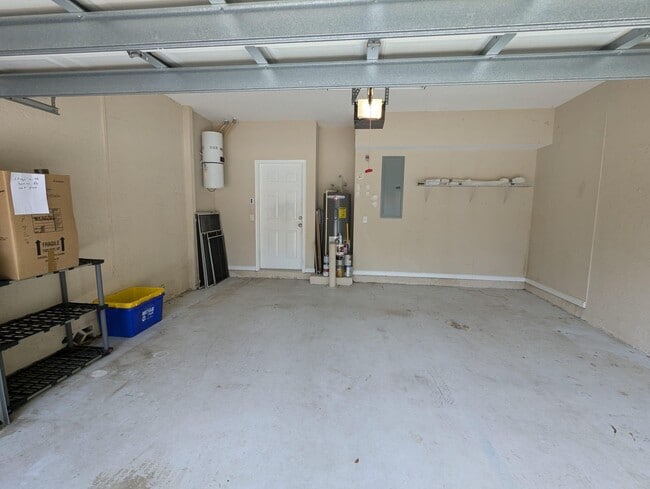Building Photo - 9015 Alexandra Cir