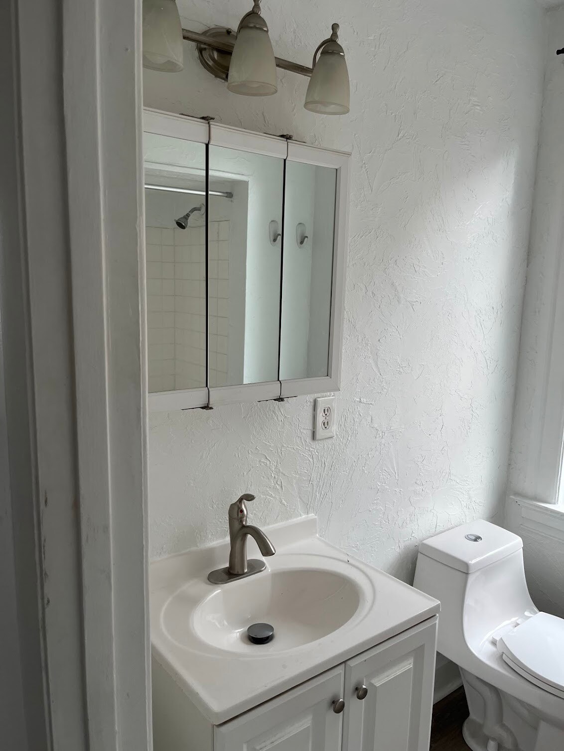 Building Photo - 370 S Negley Ave