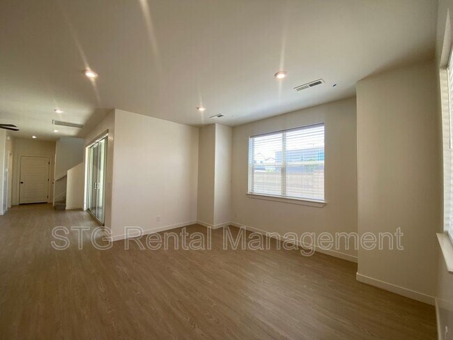 Building Photo - 767 W Scarlet Hill Dr