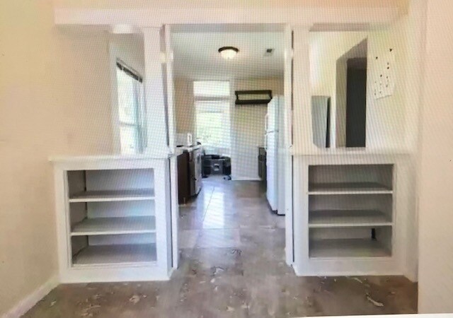 Building Photo - 315 E Columbia Ave