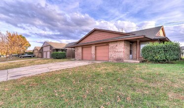 Building Photo - * * * $250 Move-in Special * * * Charming 2-Bedroom / 2-Bathroom Home! * * * $250 Move-in Special...