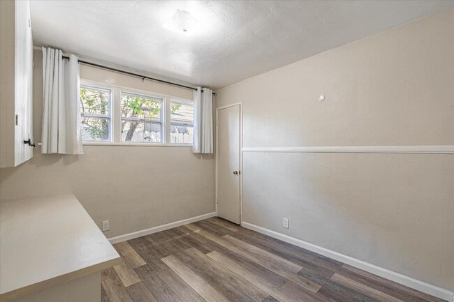 Building Photo - 2036 Center Rd