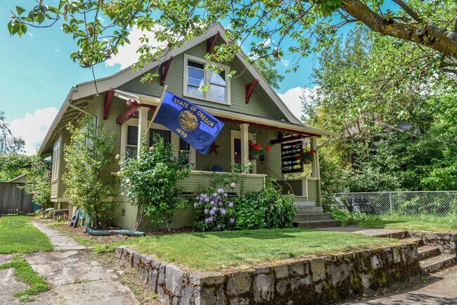 Building Photo - Delightful Remodeled Alberta Arts 3 Bed/2 Bath Bungalow