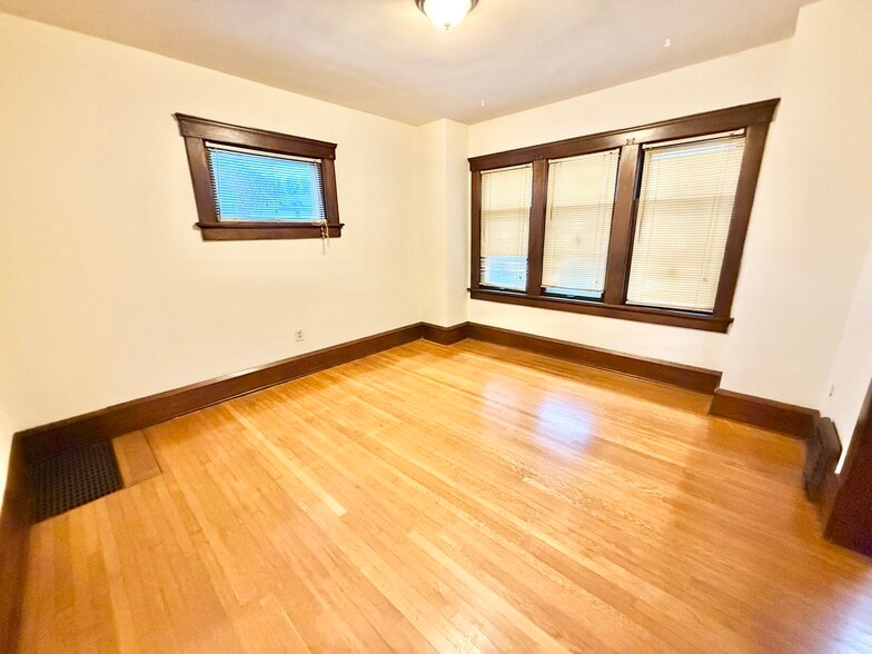 Building Photo - 1208 19th St NW