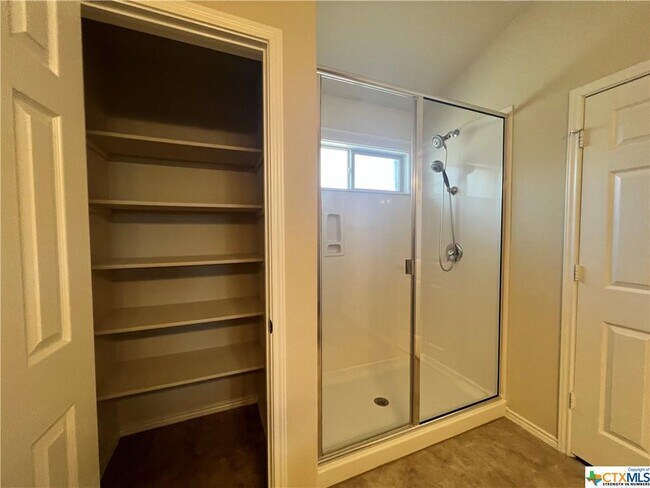 Building Photo - 208 Christopher Dr